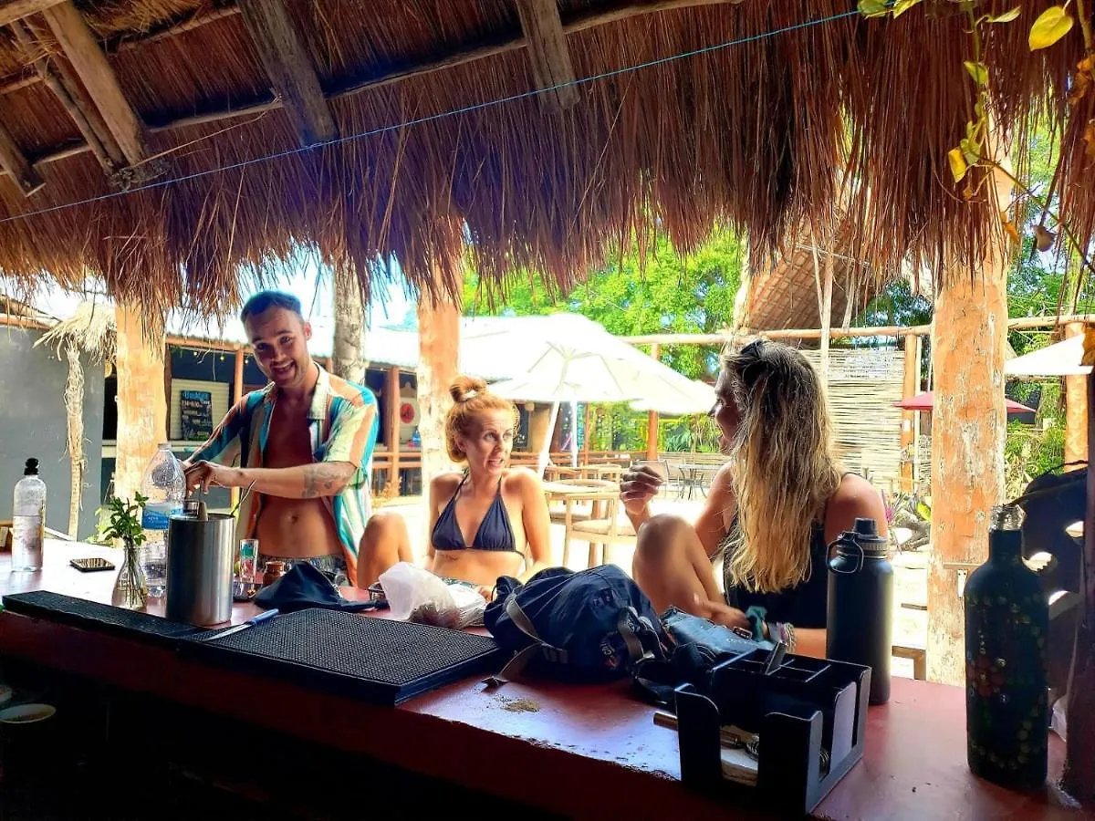 The All Inclusive Hostel - Food, Drinks And Transportation To The Beach And Cenotes Tulum