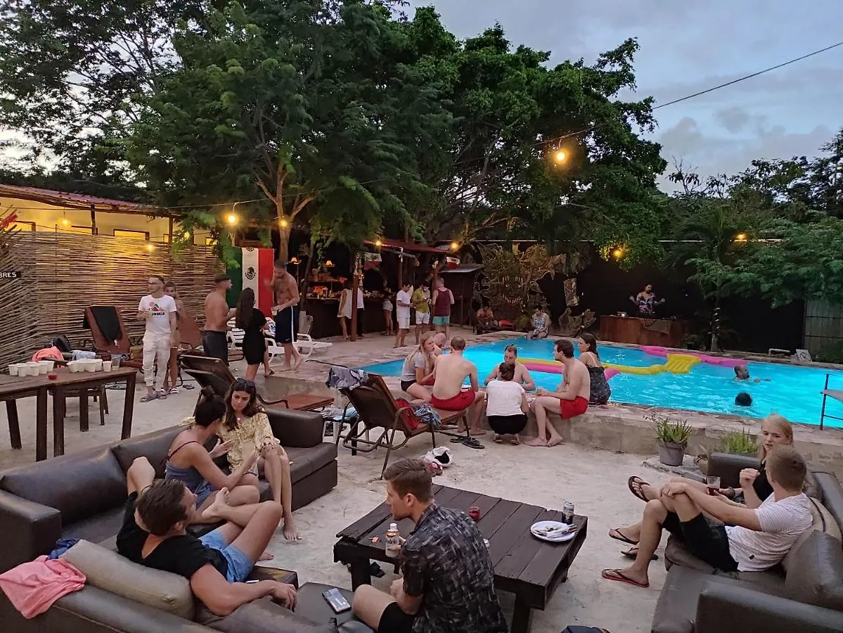 The All Inclusive Hostel - Food, Drinks And Transportation To The Beach And Cenotes Tulum