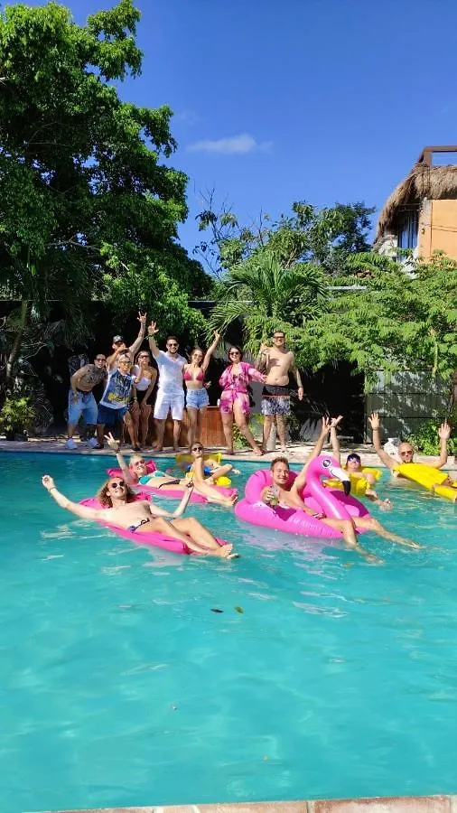 The All Inclusive Hostel - Food, Drinks And Transportation To The Beach And Cenotes Tulum